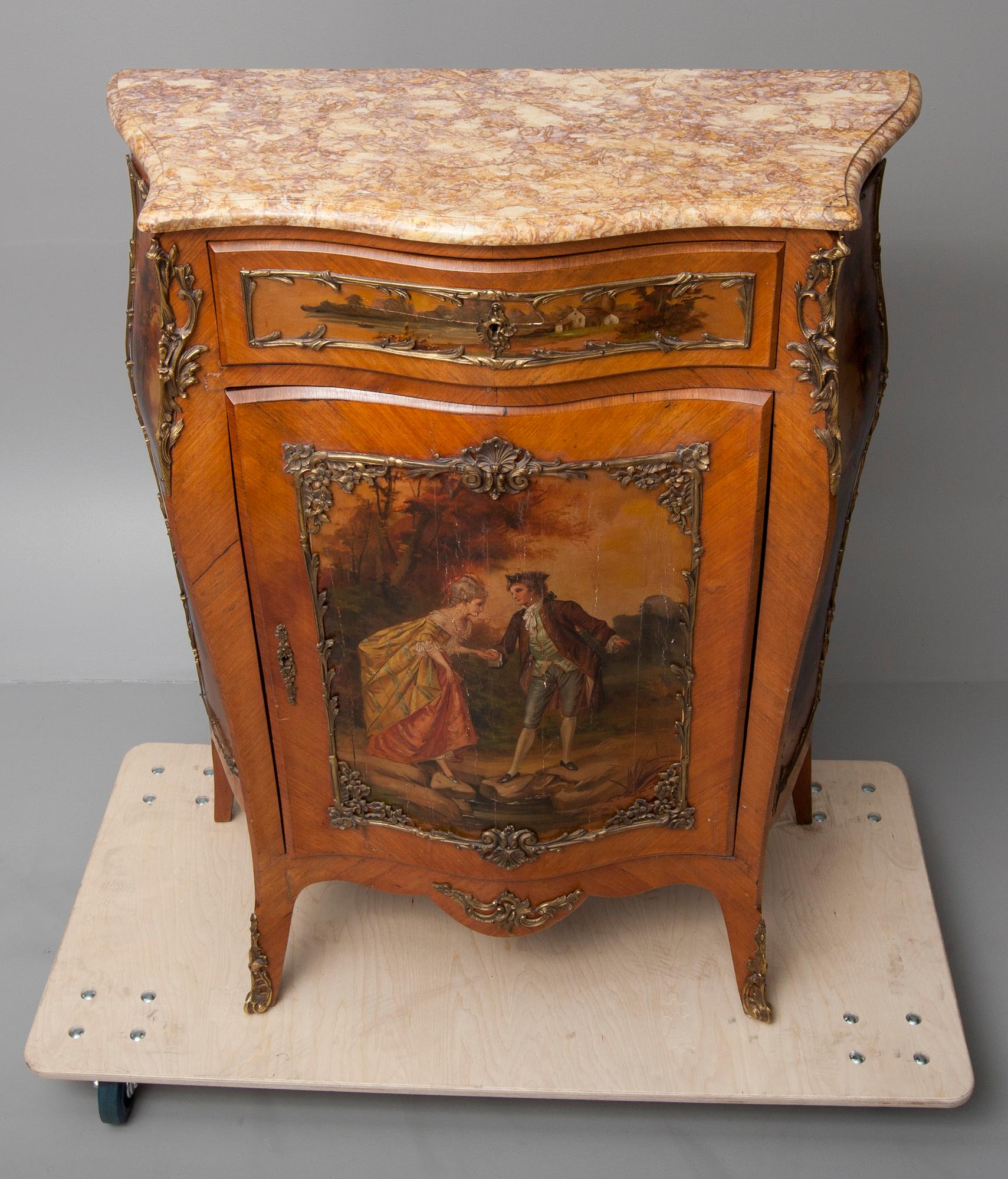 SKÅP, rokokostil, möjligen Mellaneuropa, 1900-talets mitt.