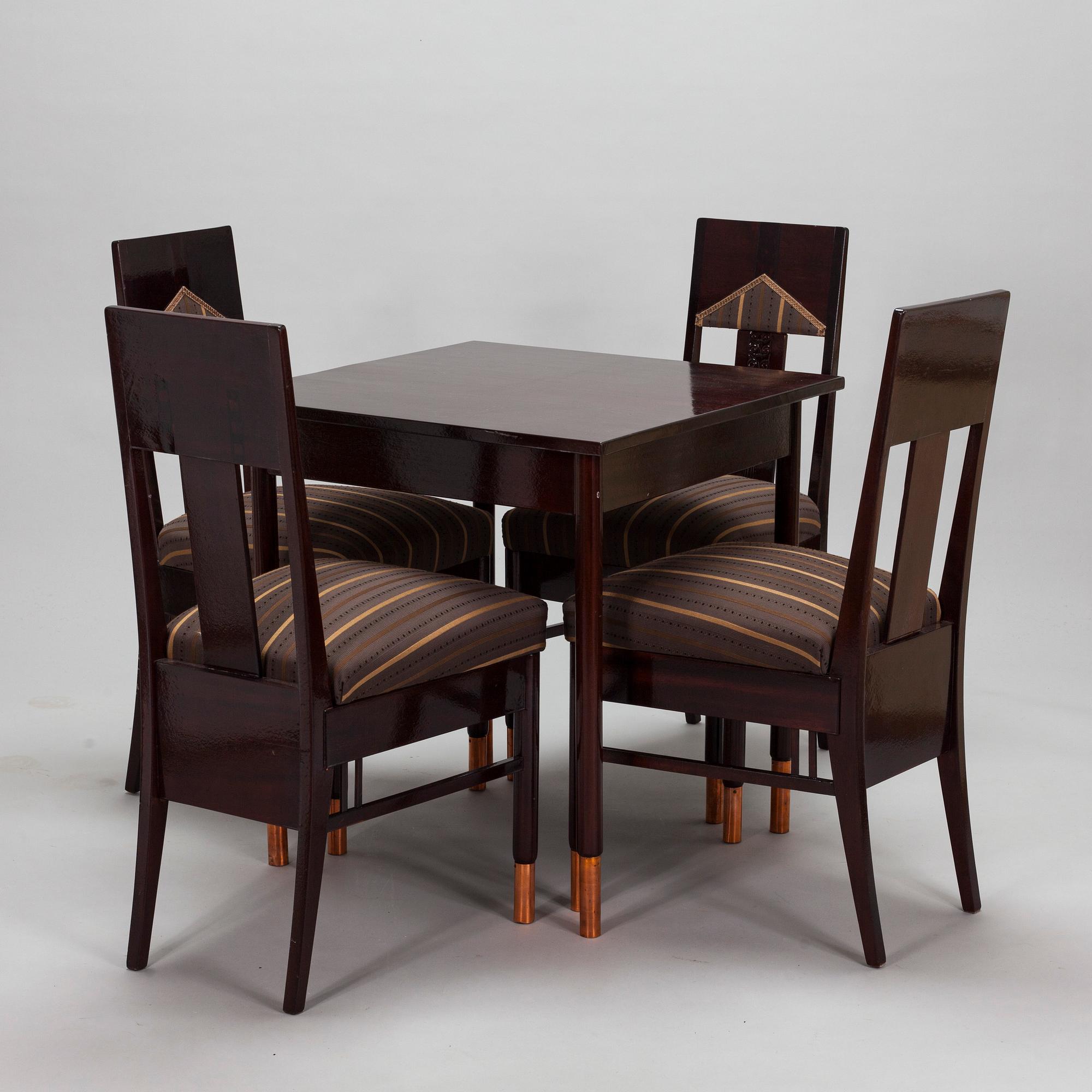 Bernhard Häkli, A Finnish Jugend table and six chairs, Vihdin Puuseppäin Huonekaluliike 1911.