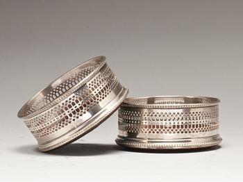 COASTERS, ett par, plate. England, omkring 1900.