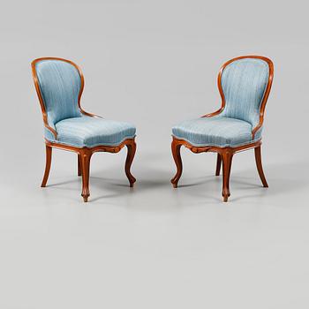 EMMAFÅTÖLJER, ett par, nyrokoko, sent 1800-tal.