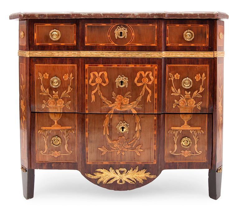 A CHEST O DRAWERS.