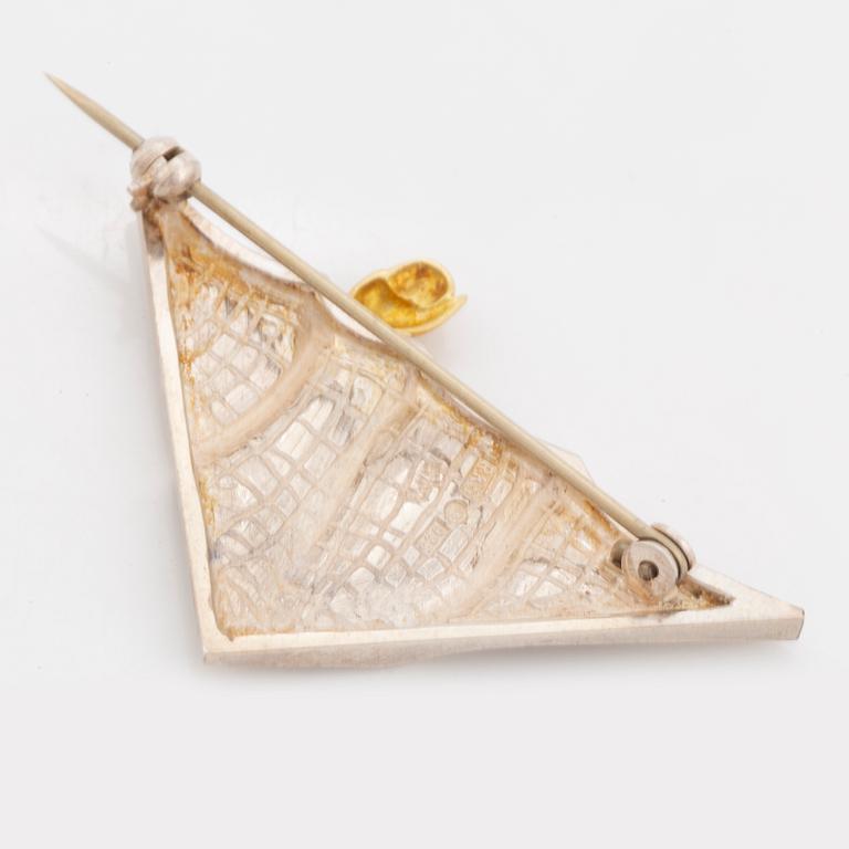 Rolf Karlsson, Brosch, silver med gulddetalj skepp.