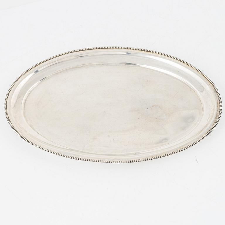 A silver bowl and a tray, including CG Hallberg, Stockholm, 1909.