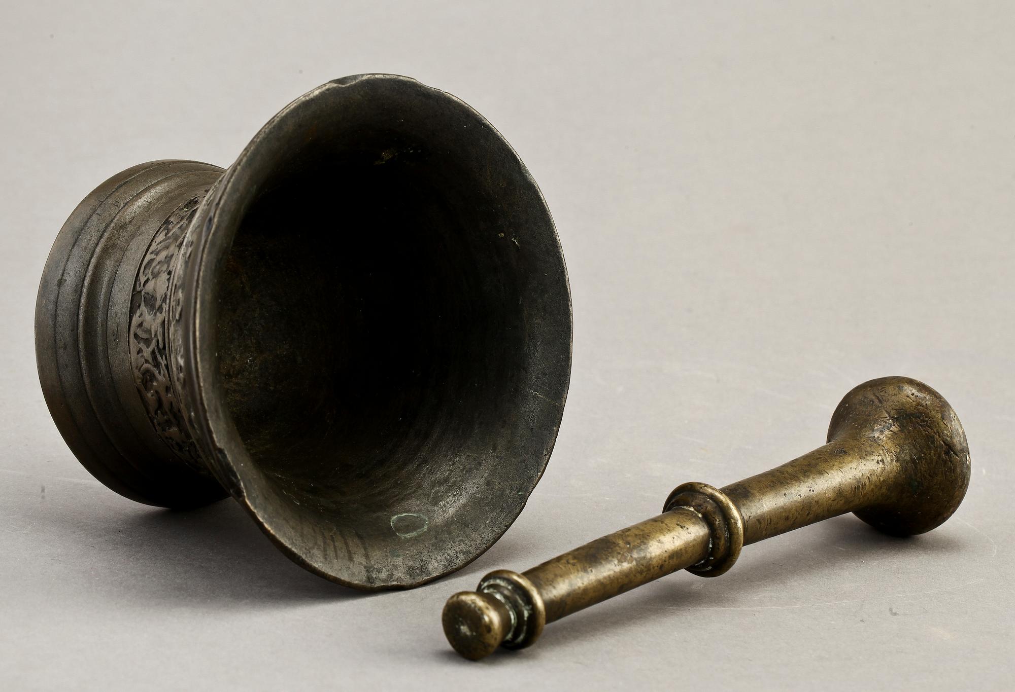 MORTEL med STÖT, brons, 1500-talstyp.