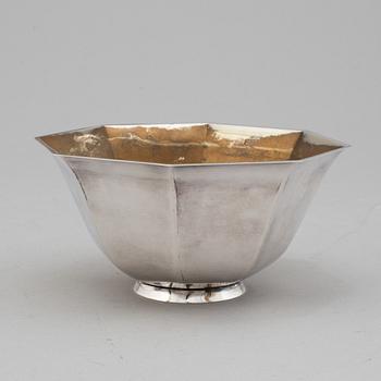 A Swedish mid 20th century parcel-gilt silver bowl, mark of CGH, Stockholm 1954.