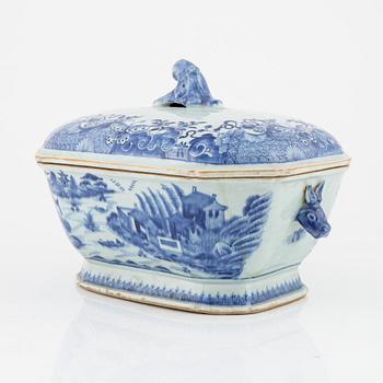 Terrin, kompaniporslin, Kina, Qingdynastin, Qianlong (1736-95).