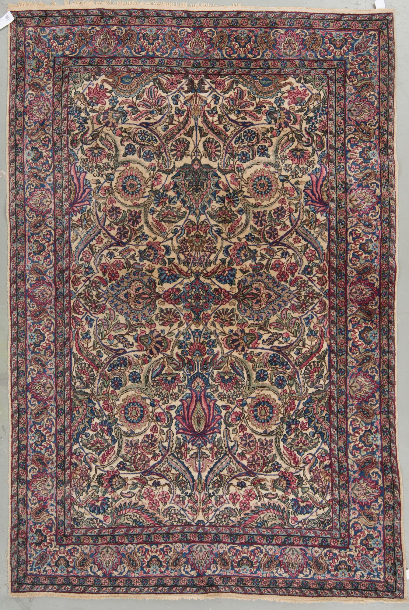 MATTA, semaintik/old. Kirman. Ca 263x175 cm.