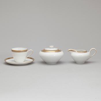 SERVISDELAR, ca 79 delar + 3, Königliche Porzellan-Manufaktur, Berlin. 1900-talets första hälft.