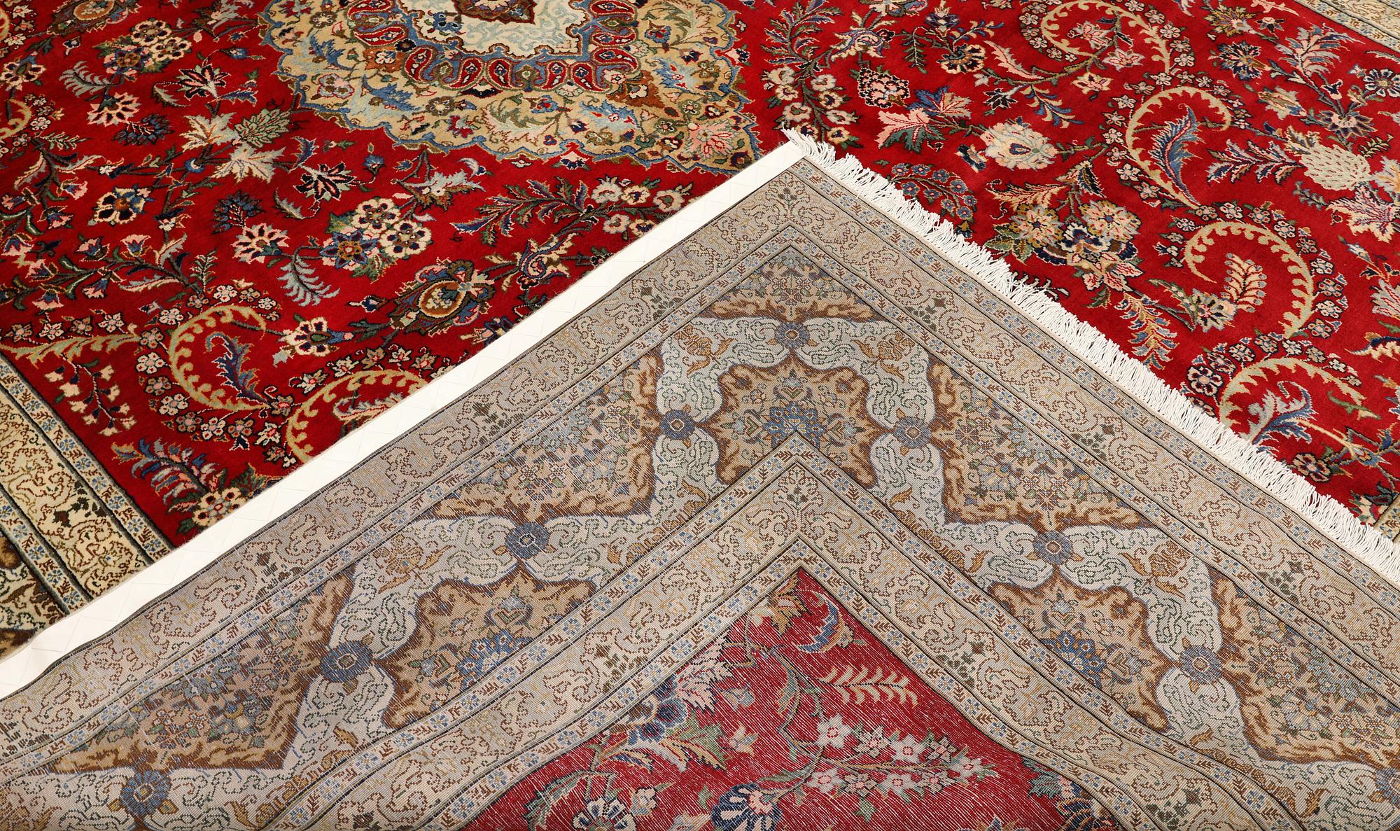 A Keshan carpet, approx. 415 x 300 cm.