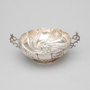 SKÅL, silver, barockstil, Carrington & Co, London, England, 1901-02, Vikt ca 230 gram.