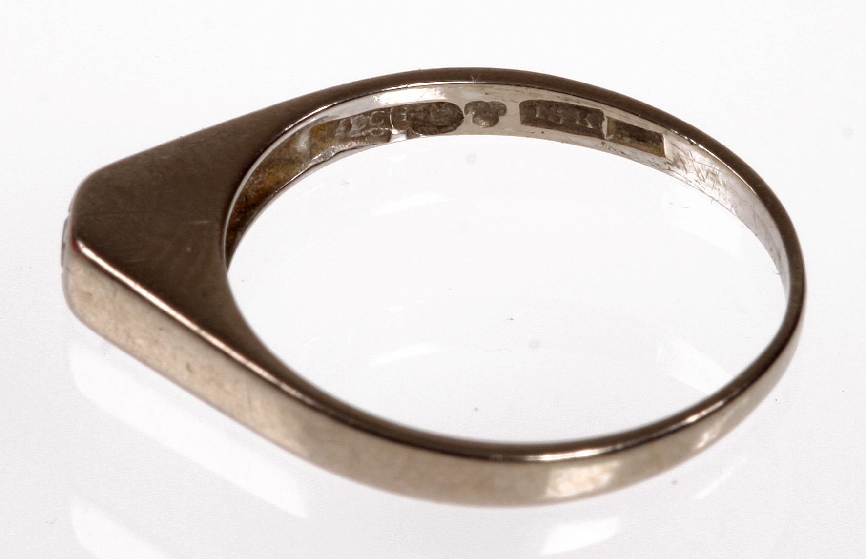 RING, vitguld 18 k, med briljant 0,035 ct.