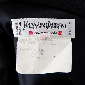 LADIES´ VINTAGE NAVY WOOL GABARDINE BLAZER size 42(FR).