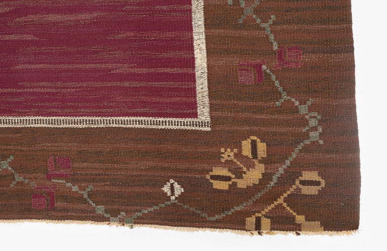 A carpet, flat weave, c 360 x 270 cm, possibly by Handarbetets vänner, Stockholm, Sweden.