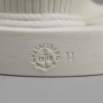 FIGURER, 2 st, parian, Gustafsberg, en daterad 1918.