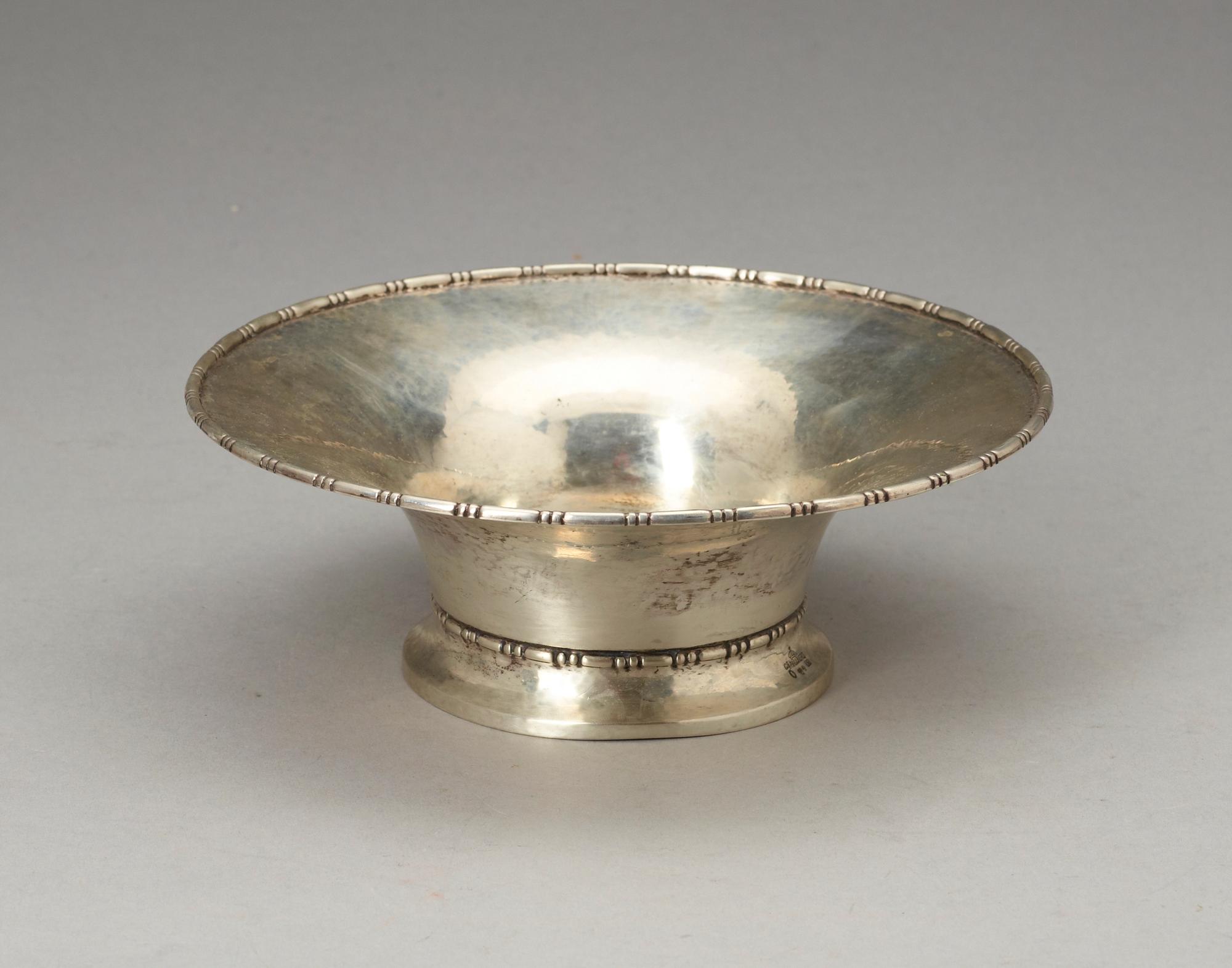 SKÅL, silver, CG Hallberg, Stockholm 1920. Vikt ca 330 gram.