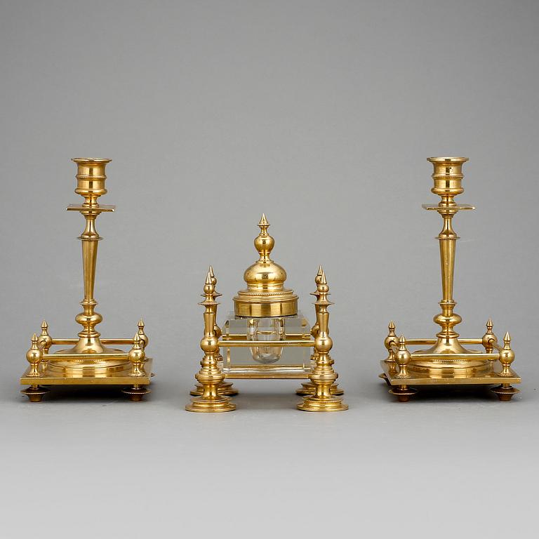 SKRIVBORDSUPPSÄTTNING, mässing. 3 delar. EOS, Jönköping, 1900-talets början.