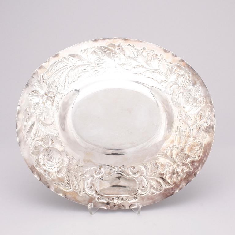 PRESENTERFAT, silver, Barockstil, Guldsmeds aktiebolaget, Stockholm, 1955. Vikt 360 gram.