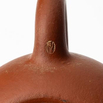 He Daohong, A red yixing teapot, 1960/70s.