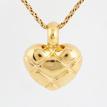 18K gold Heart pendant, with chain.