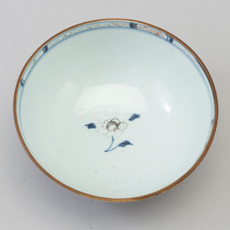 A blue and white bowl, Qing dynasty, Qianlong (1736-95). "Nanking Cargo".