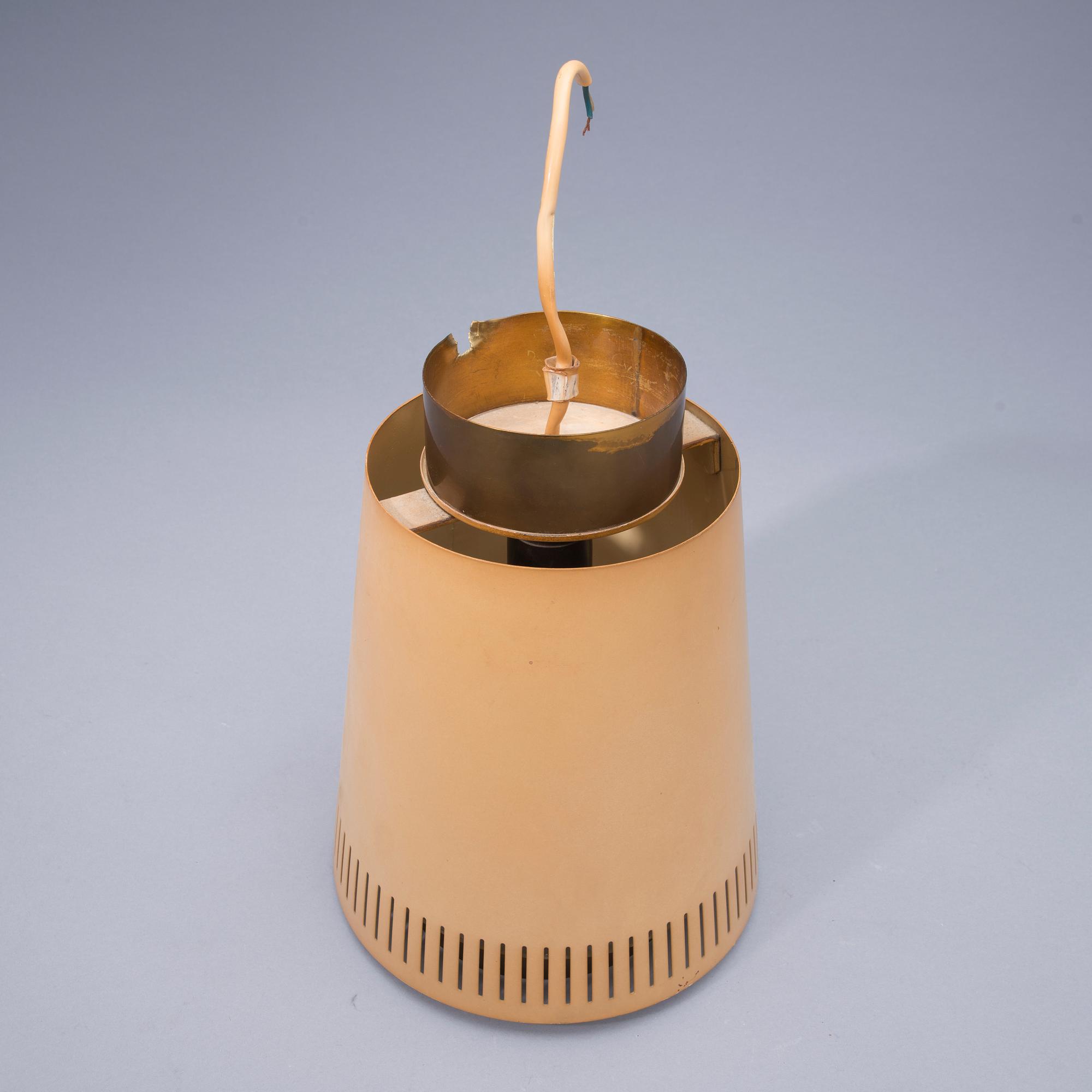 TAKLAMPA, Paavo Tynell, tillverkare Taito, 1950-talet. Höjd ca 32 cm.