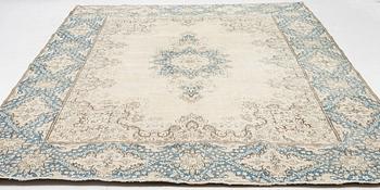 A carpet, vintage design, approx. 423 x 300 cm.