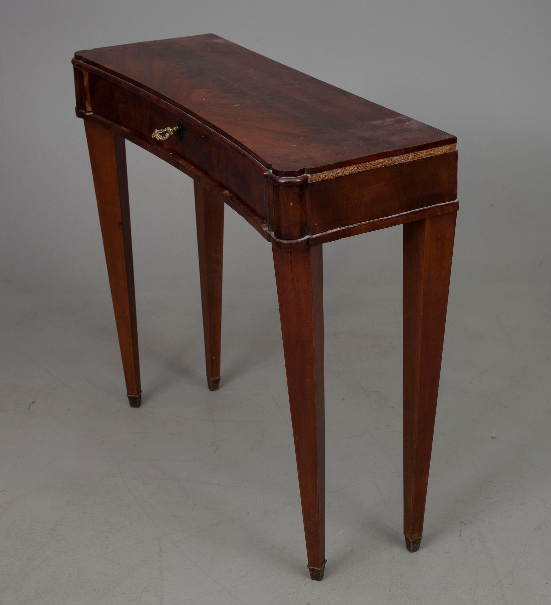 SPEGEL samt KONSOLBORD, mahognyfanerade, 1800-talets mitt.