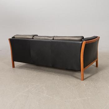 Soffa, Stouby Möbler, troligen "Eva", Danmark, 1900-talets senare del.