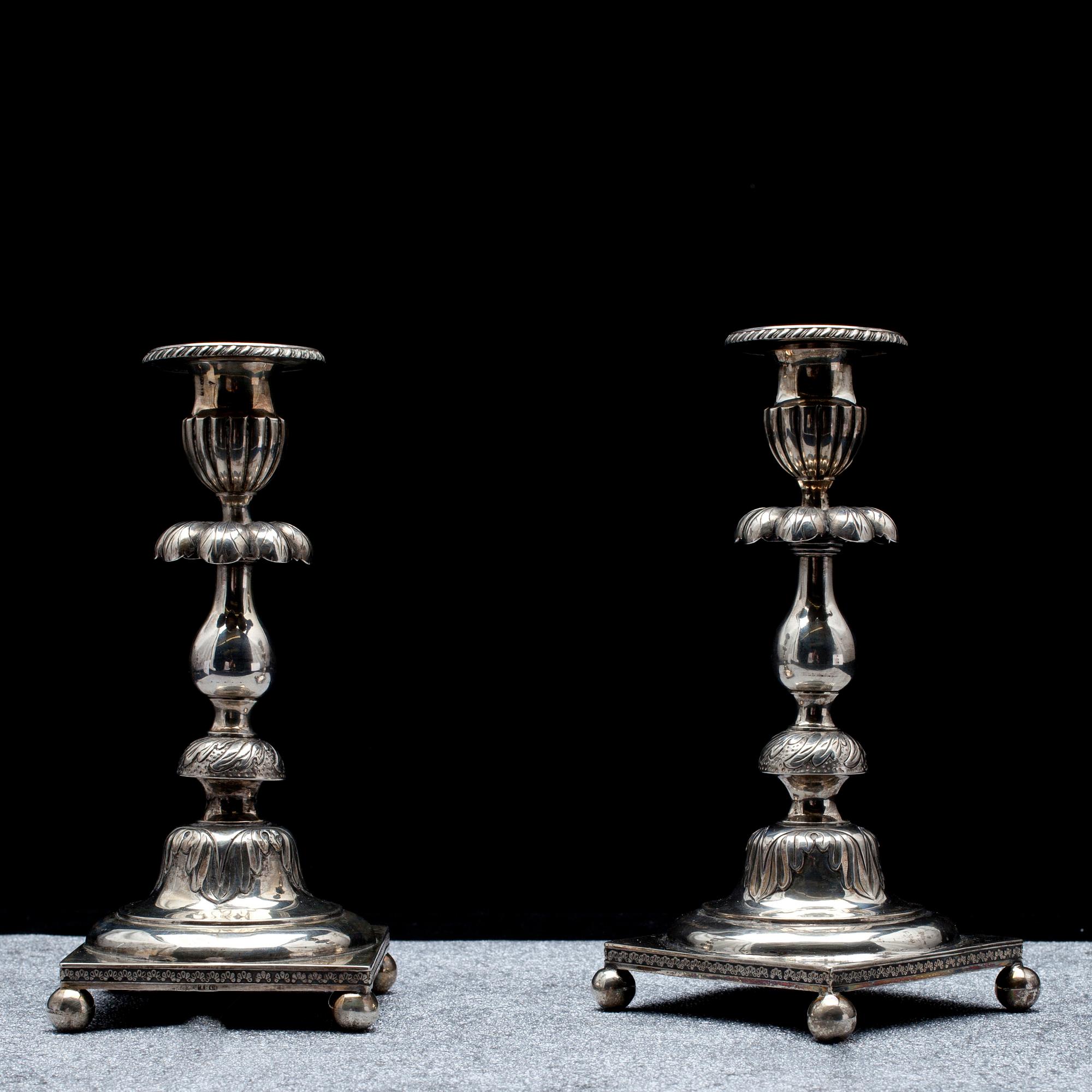 KYNTTILÄNJALKAPARI, hopeaa, Olof Robert Lundgren, Turku. 1800-luvun loppu.