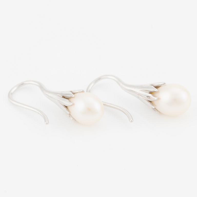 Earrings, 18K white gold with cultured pearls.