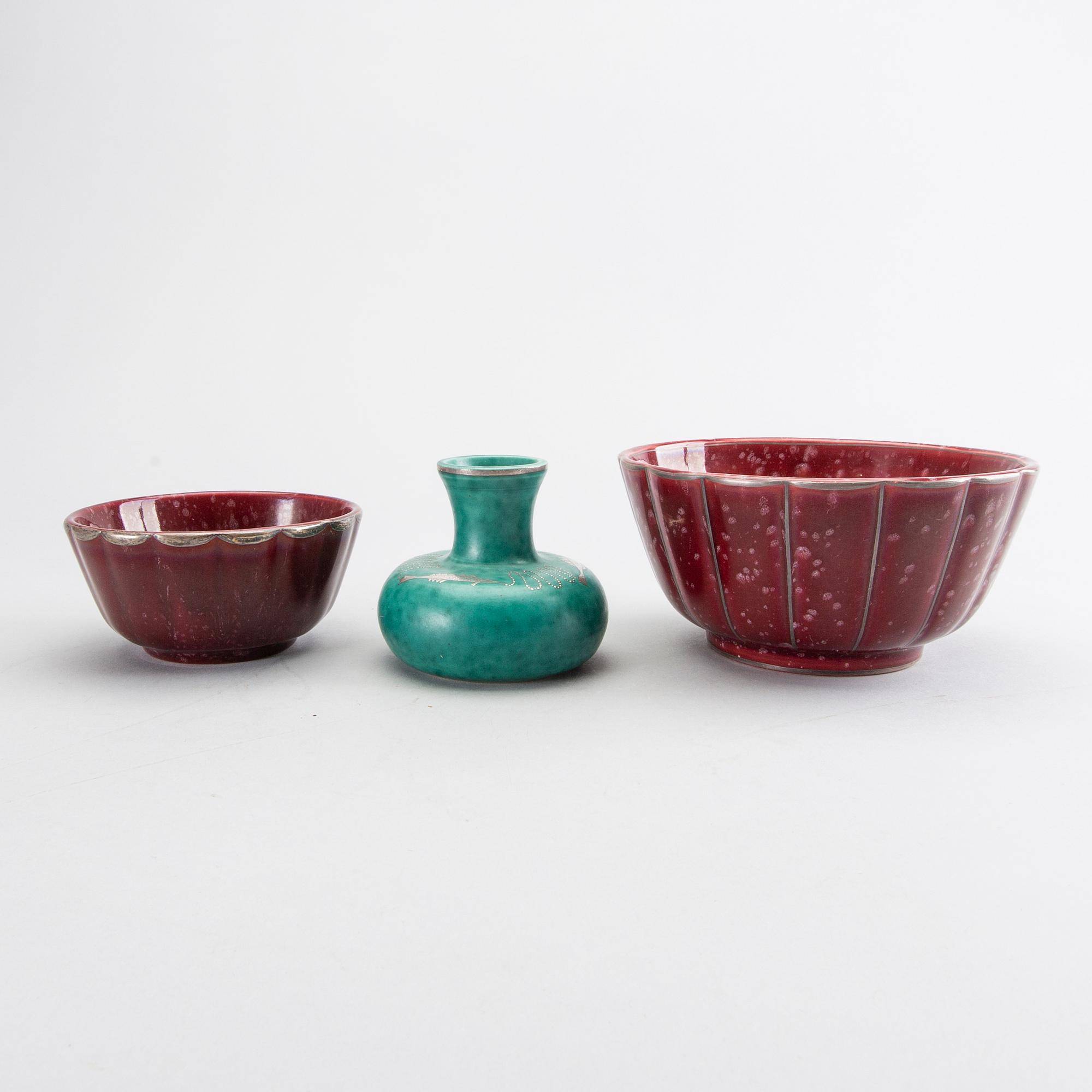 WILHELM KÅGE, skålar 2 st samt vas, Gustavsberg 1900-talets andra hälft.