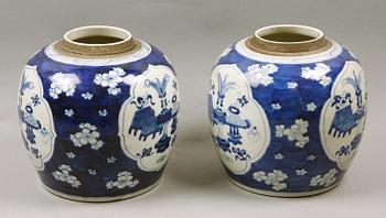 BOJANER, ett par, porslin, Kina, 1900/2000-tal.