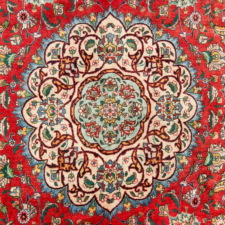 Matta, Täbriz, ca 353 x 283 cm.
