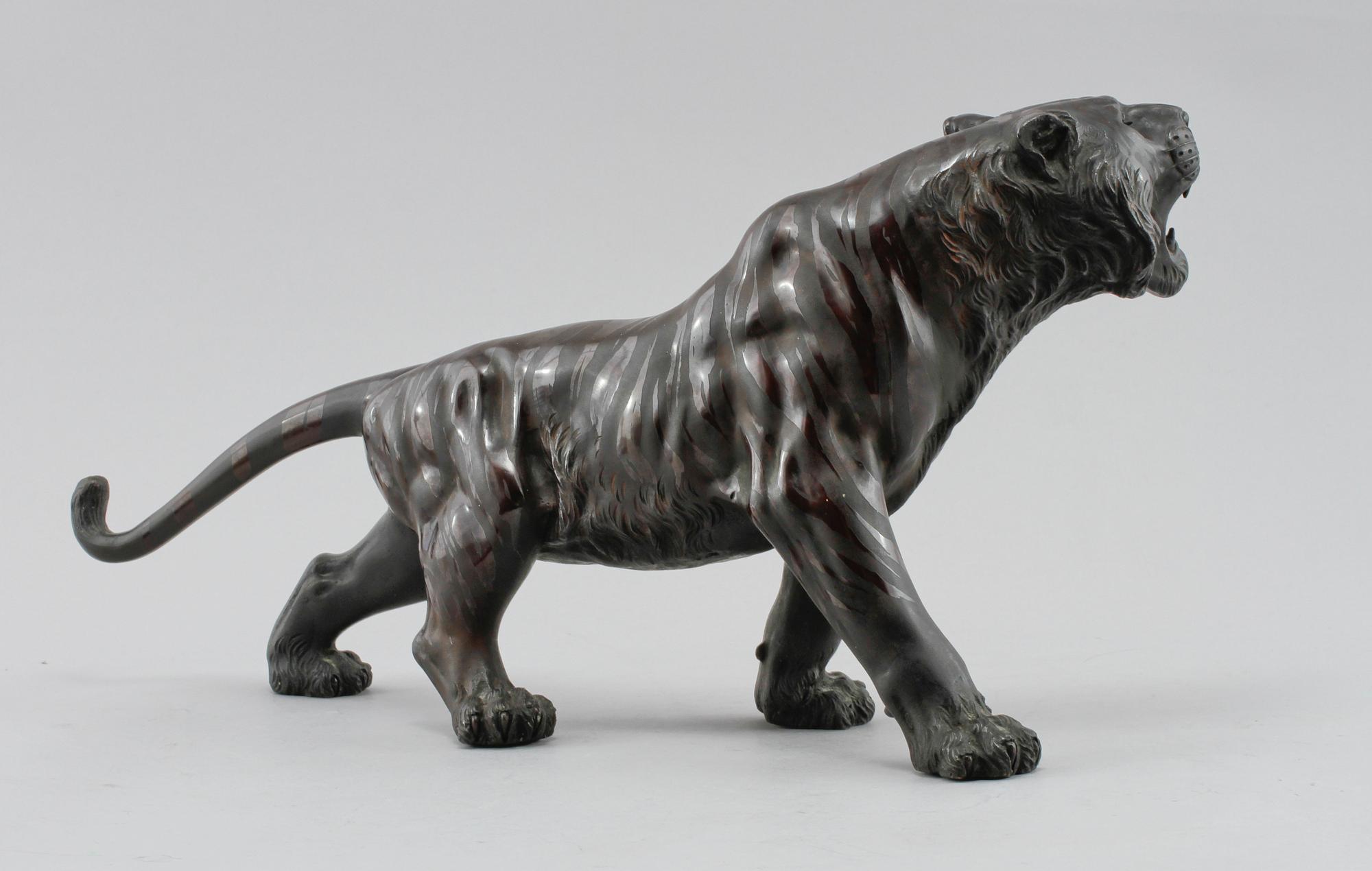 SKULPTUR, patinerad metall, signerad, 1900-tal.