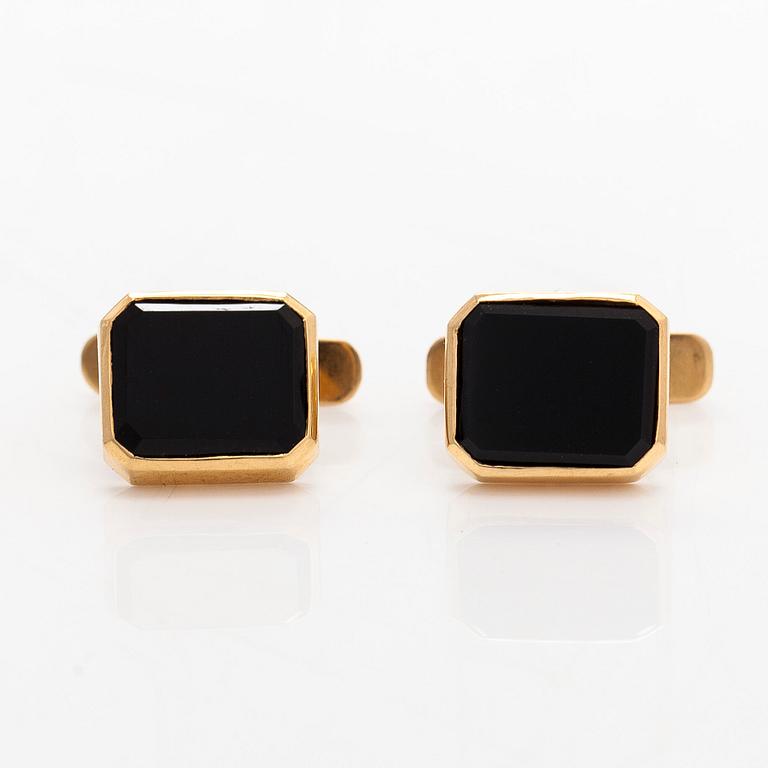 A pair of cufflinks and three shirt buttons,  18K gold and onyx.