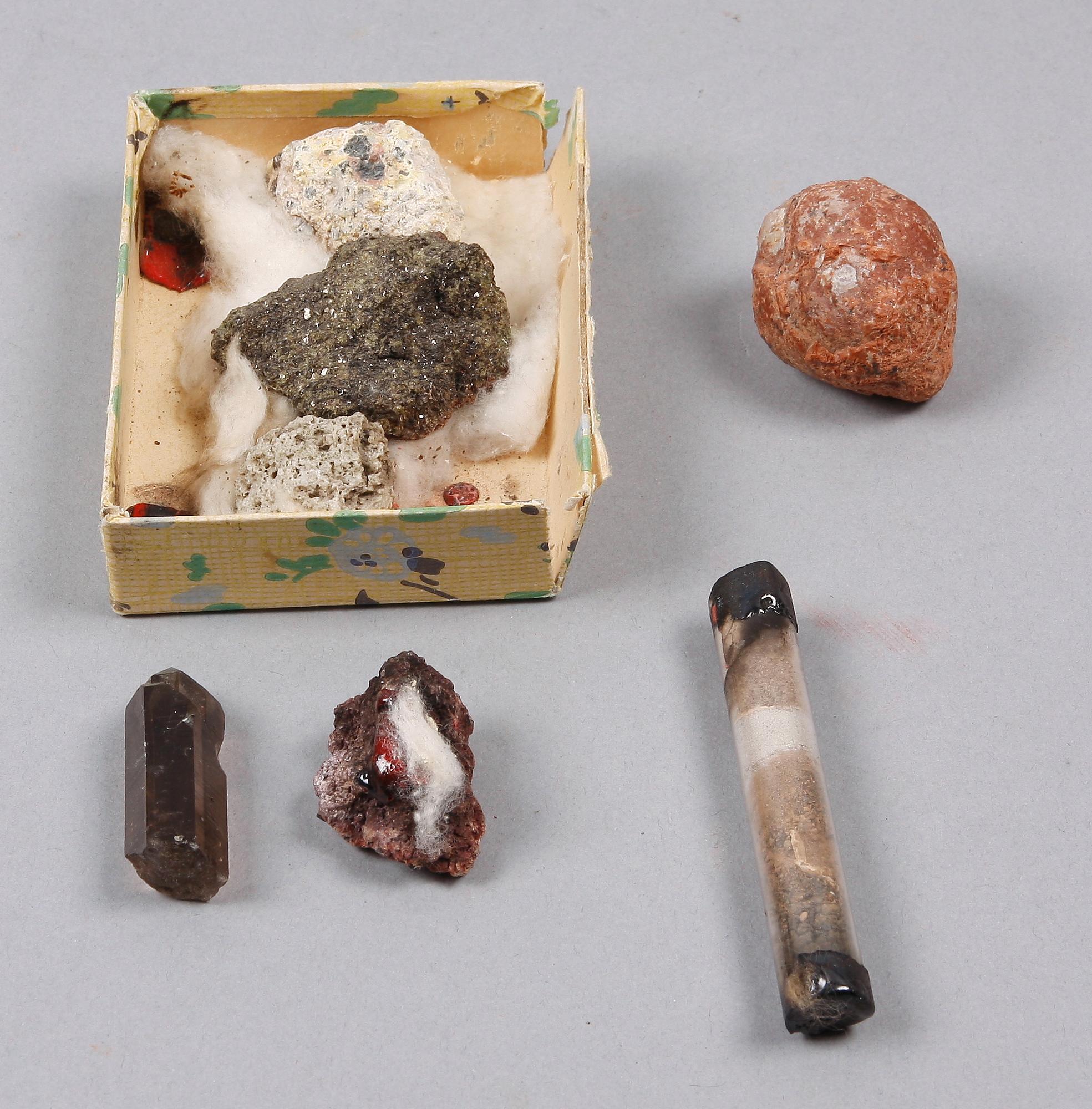 PARTI BERGARTER, lavasten från Vesuvius 1944 resp meteorit.