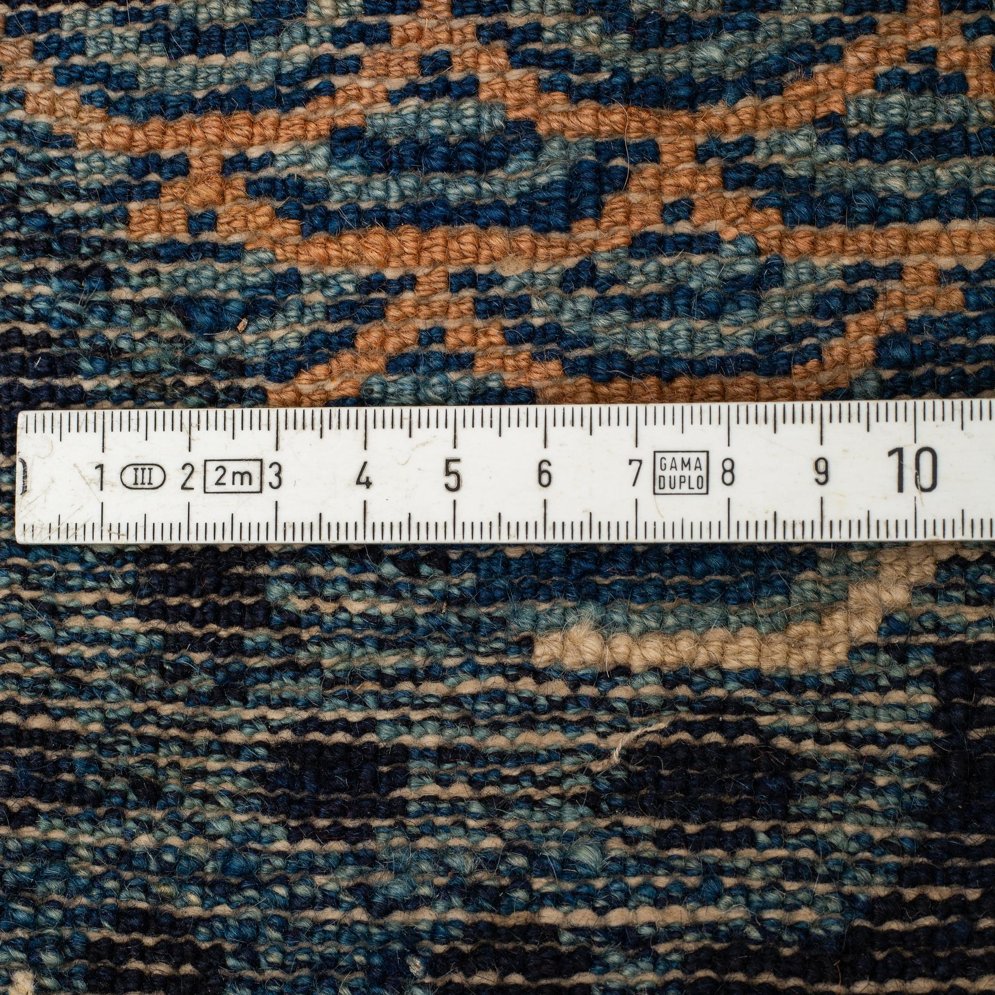 A RUG, semi-antique Baotou, China, ca 165 x 87 cm.