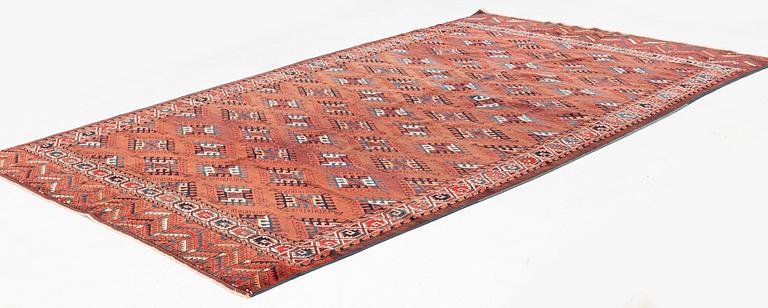 An antique Yomut carpet, ca 336 x 194-202 cm.
