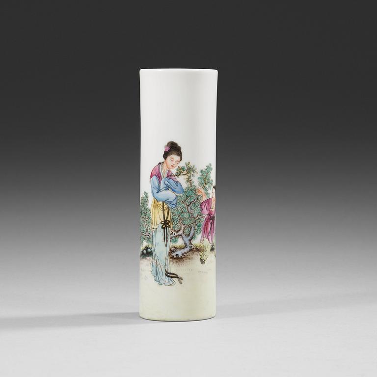 A Chinese vase, 20th Century.