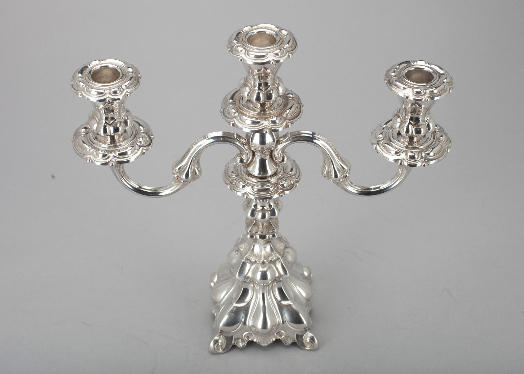 KANDELABER, silver, Hopeakeskus, Tavastehus 1965-1976. Tot. vikt inkl. fyllning 1069,5 g.