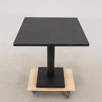 Bord/Trädgårdsbord "NON" designat av Komplot för Källemo 2001.