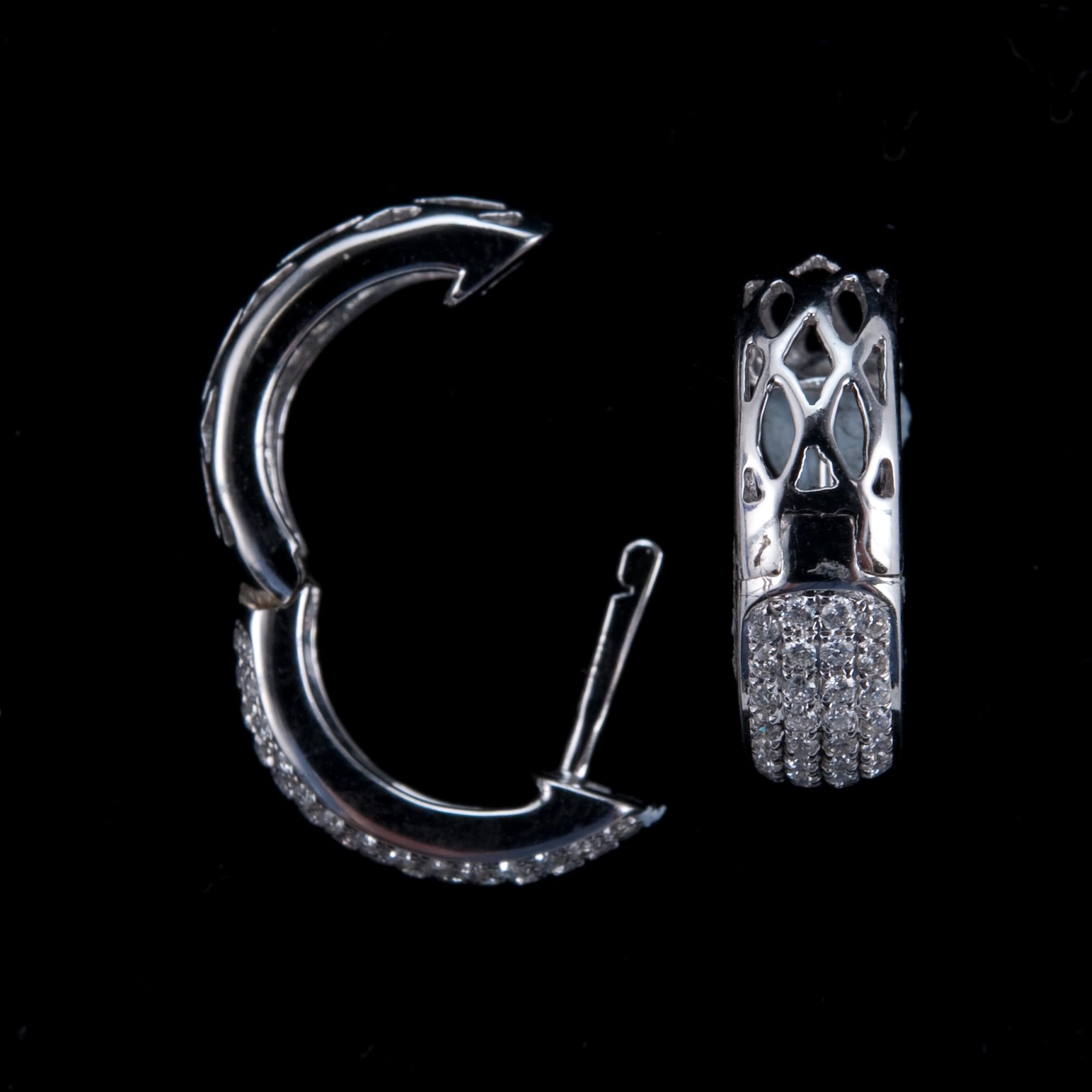 KORVAKORUT, 116 briljanttihiottuja timantteja n. 0,4 ct.