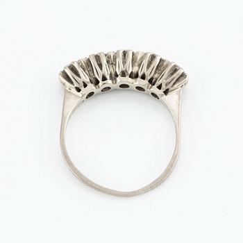 Ring, alliance, 18K white gold with brilliant-cut diamonds.