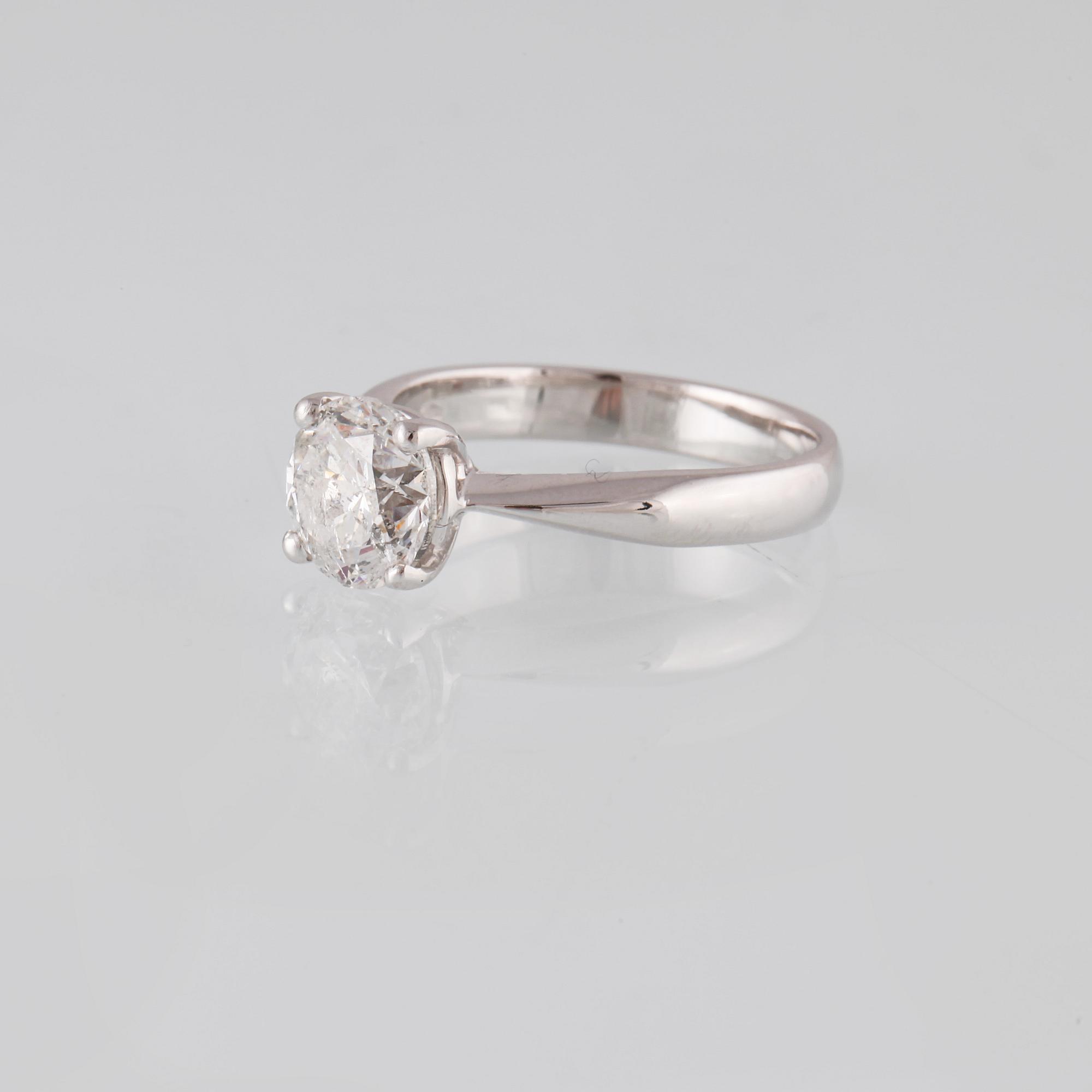 RING, 18K vitguld med briljantslipad diamant 2.01 ct Vikt 4,7 gram.