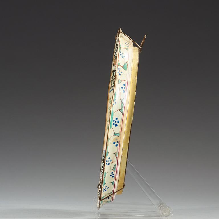 TALLRIK, emalj på koppar. Qing dynastin, 1800-tal.