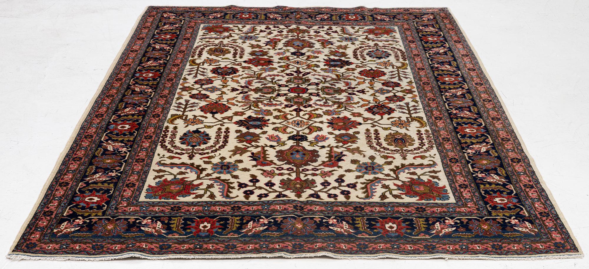 A semi-antique Tabriz carpet, c. 282 x 198 cm.