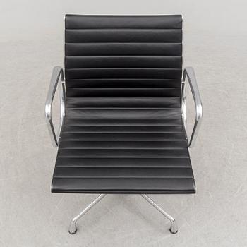 CHARLES & RAY EAMES, skrivbordsstol, "Aluminium Chair EA 104", Vitra, omkring 2015.