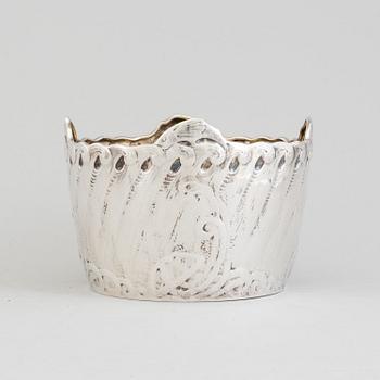 A Swedish Art Nouveau silver planter bowl decorated with stylized marine motif maker's mark K Anderson, Stockholm, 1911.