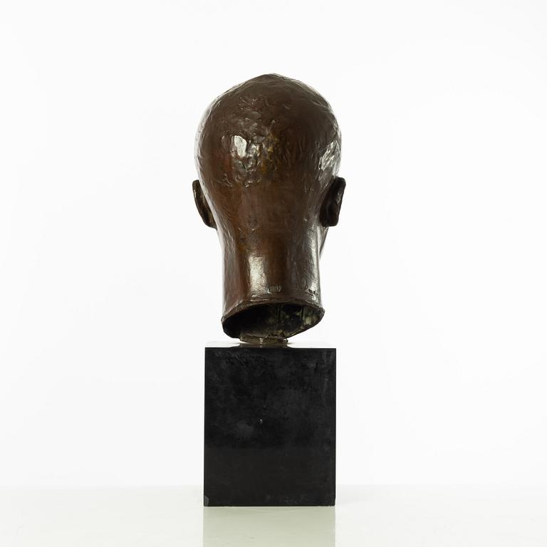 Gudmar Olovson, skulptur. Signerad. Gjutarstämpel. Brons, total höjd 52 cm, längd 22 cm.