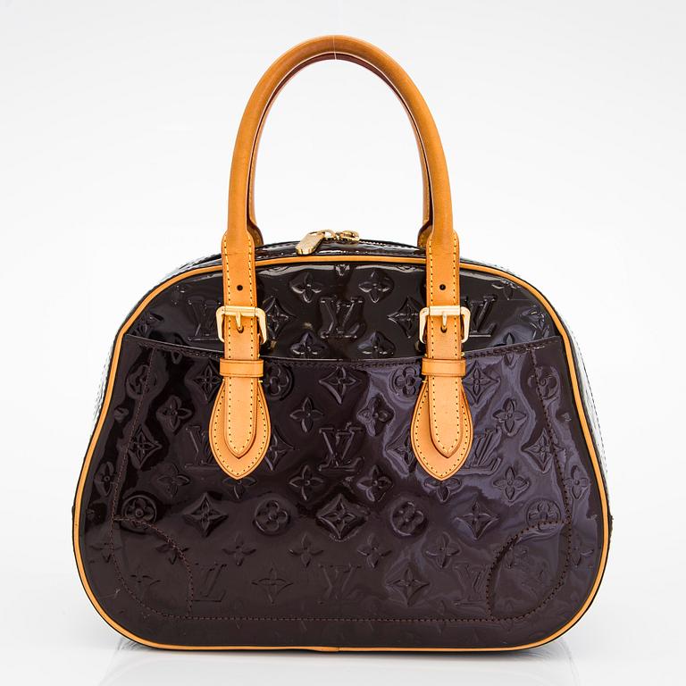 Louis Vuitton, a Monogram Vernis leather "Summit Drive" bag.